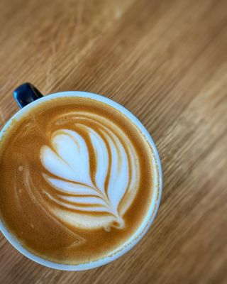 Nezapomeňte si udělat REZERVACI na vilkend ☕️🥐🥂🍰 @sklarna_kavarna_na_huse #káva #kavarna #sklarna #glassart #glasswork...