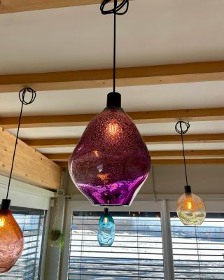 Naše svítidla nejsou jen zdrojem světla. Jsou šperkem pro váš interiér, detailem, který zaujme na první pohled a vytvoří...